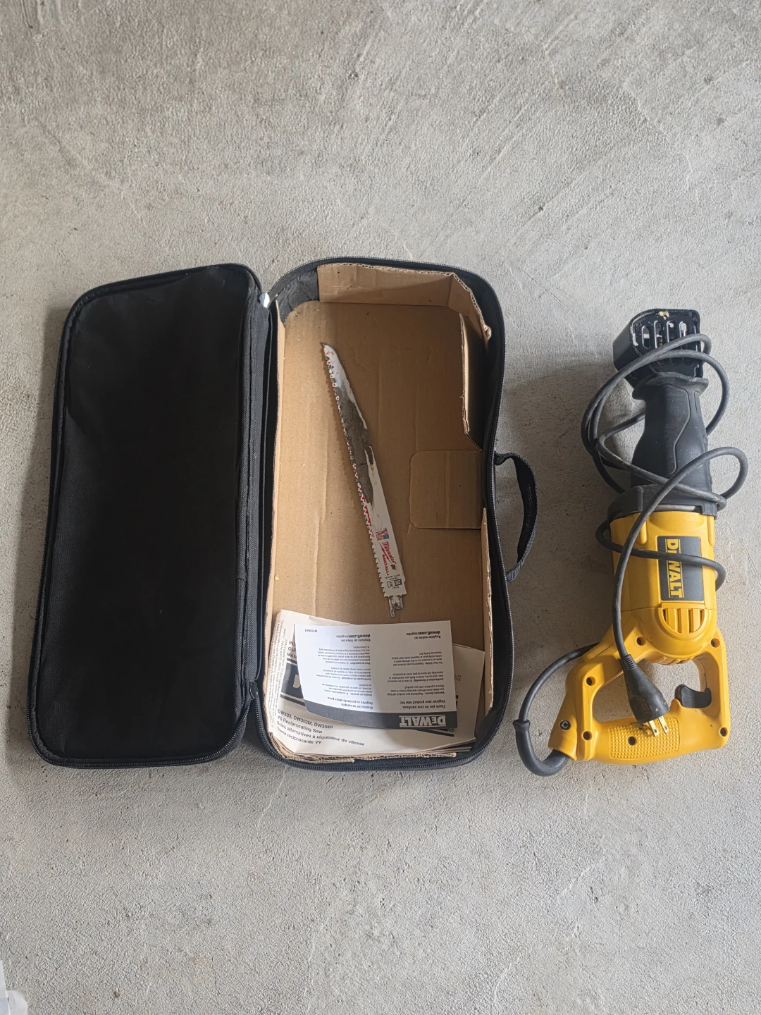 DEWALT DWE304 Reciprocating Saw with Case - photo 3