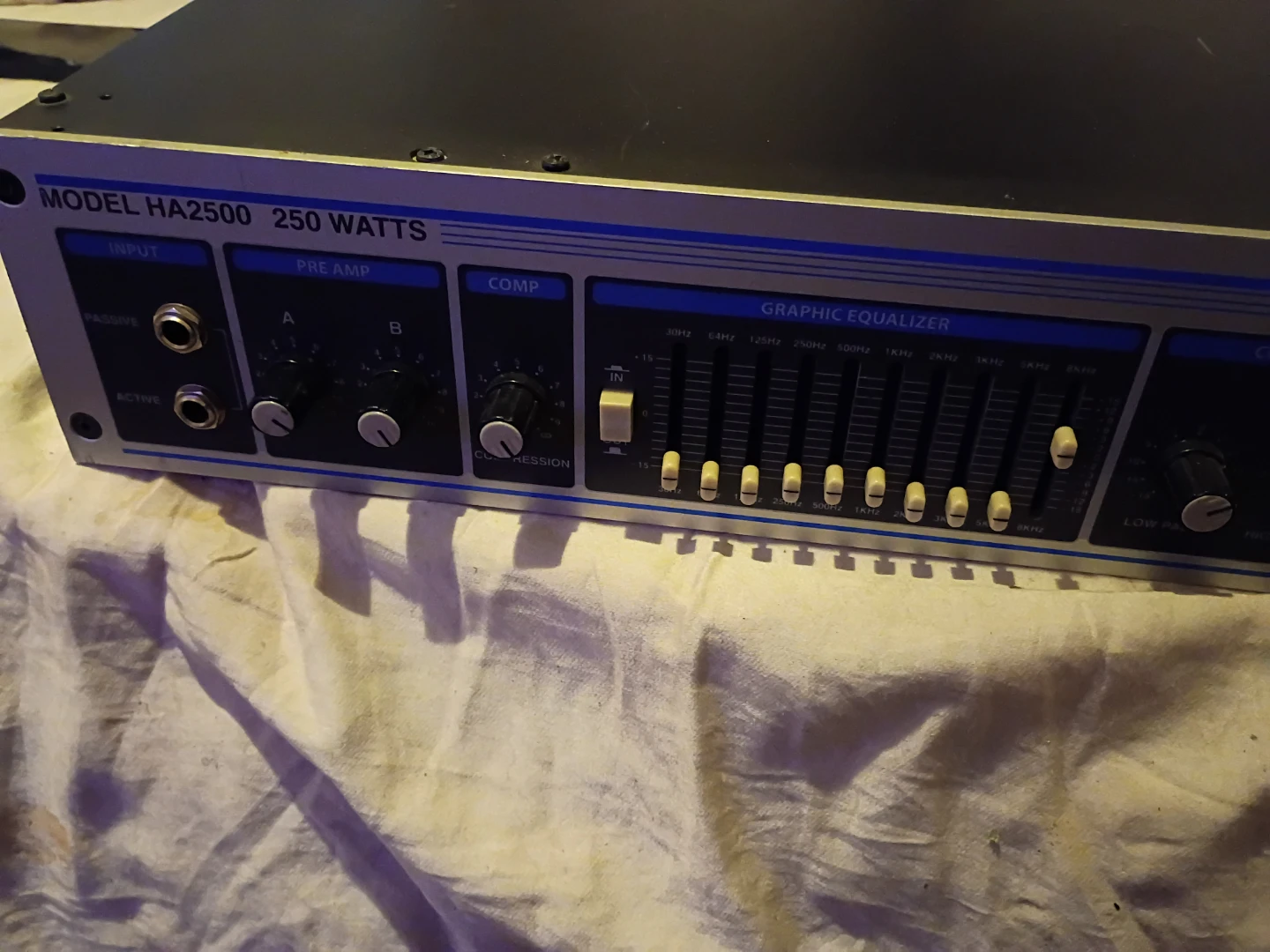 Hartke HA2500 250 Watts Bass Amplifier Head - photo 2