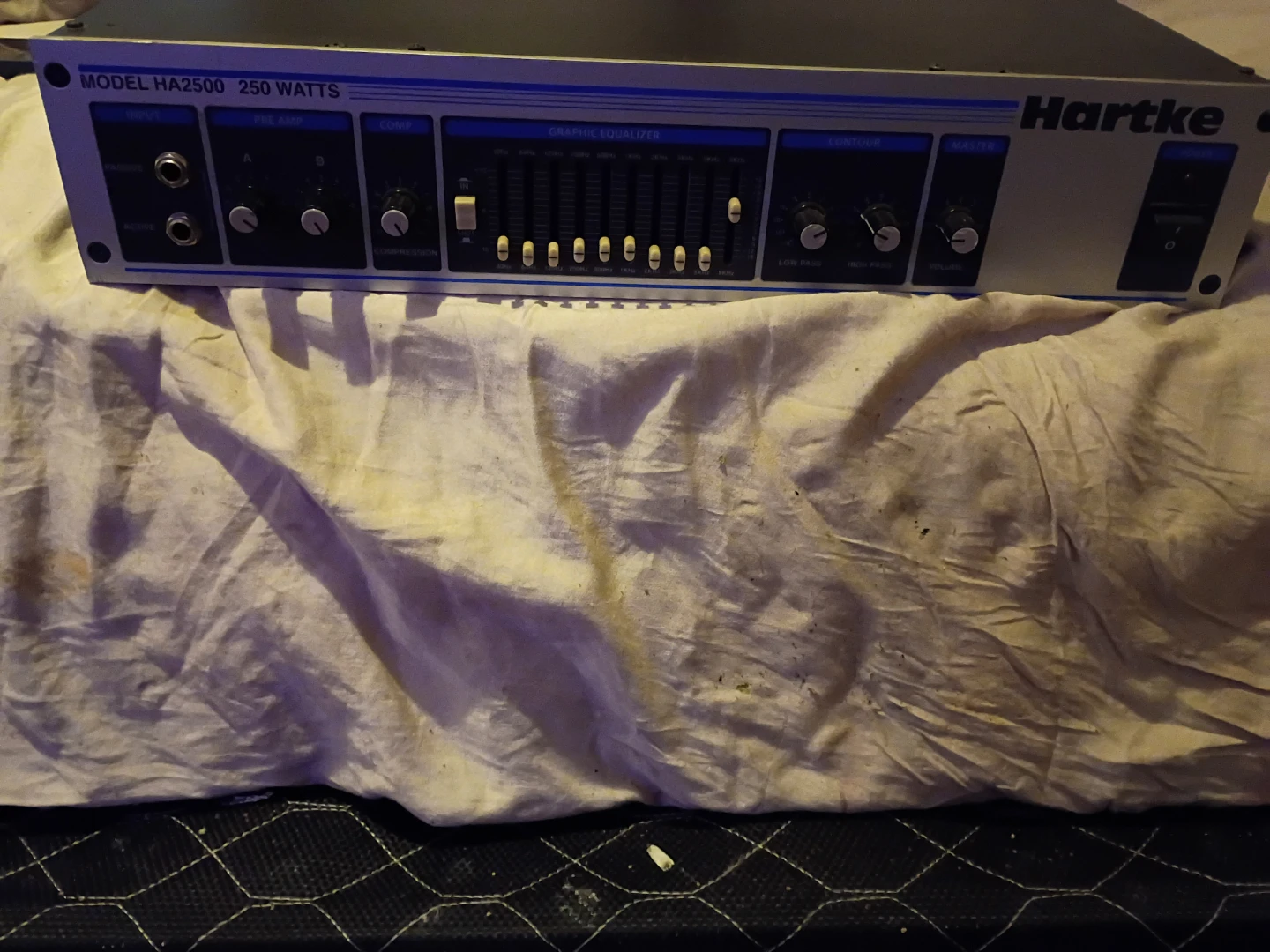 Hartke HA2500 250 Watts Bass Amplifier Head - photo 3
