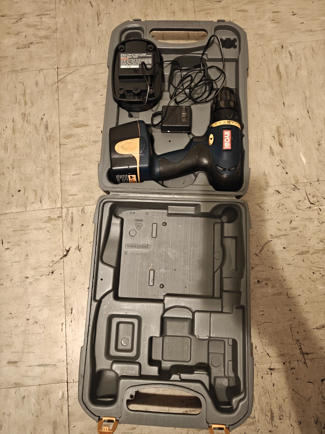 Ryobi 12.0V Cordless Drill with Case and Charger - photo 3