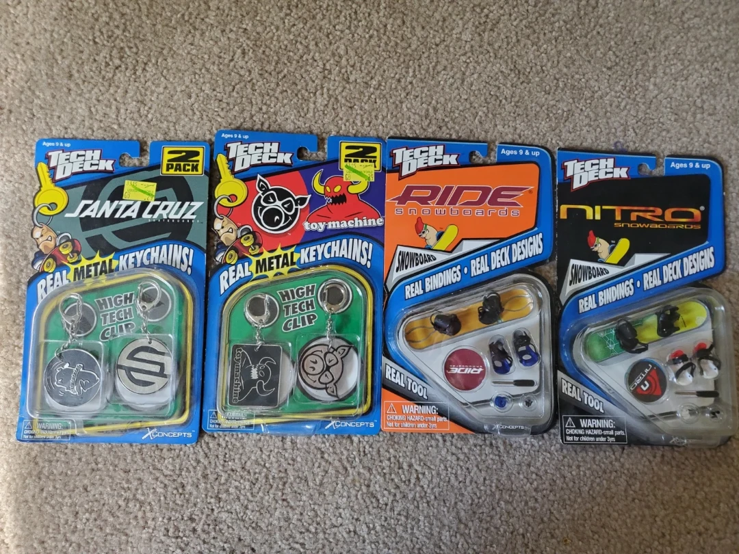 Tech Deck Snowboards and Keychains Lot - photo 4