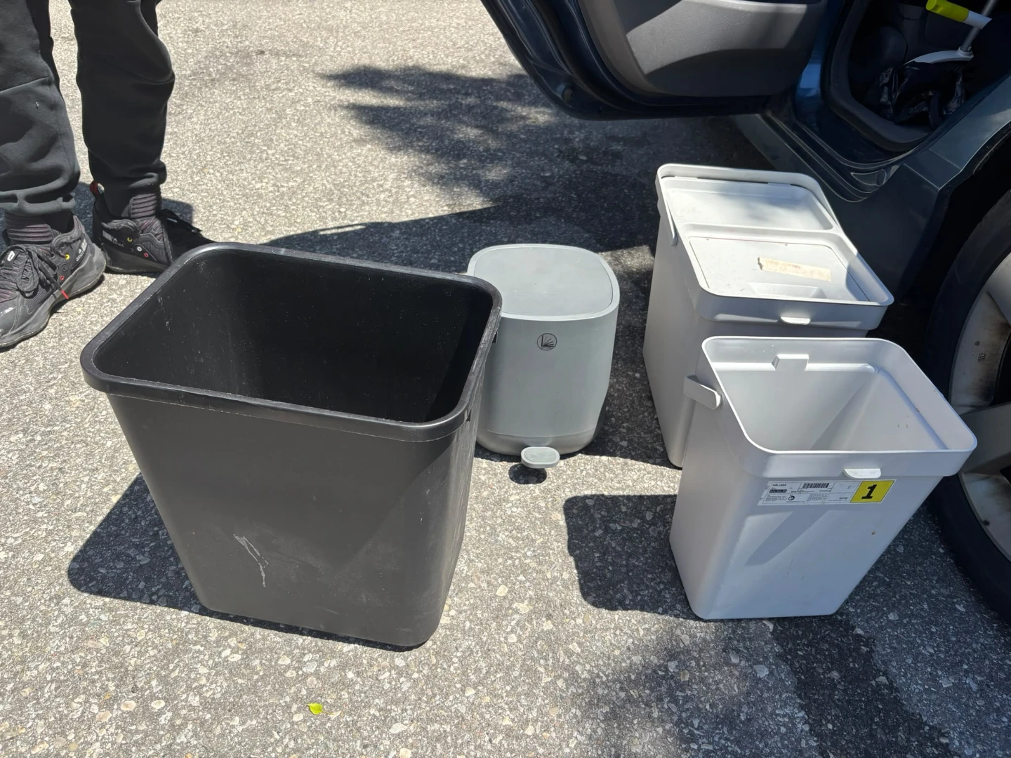 Garbage bins - photo 2