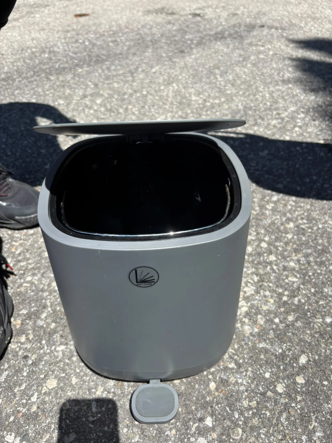 Garbage bins - photo 5