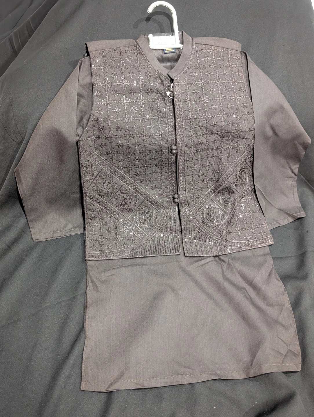 Boys Embroidered Kurta and Waistcoat Set - photo 2
