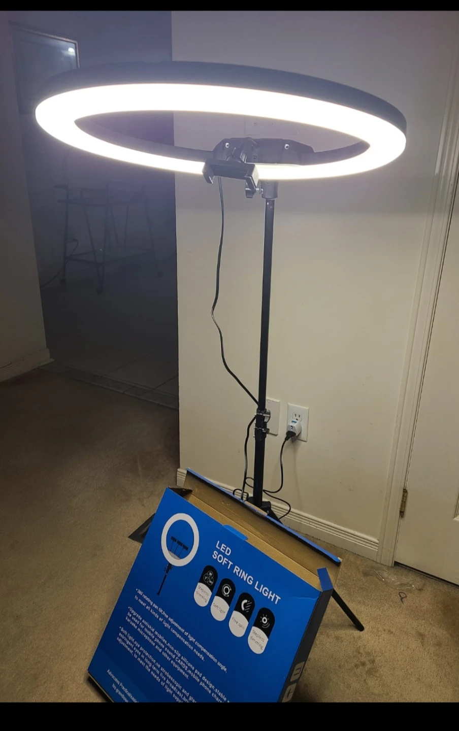 Brand new LED Ring Light 18" large with Tripod