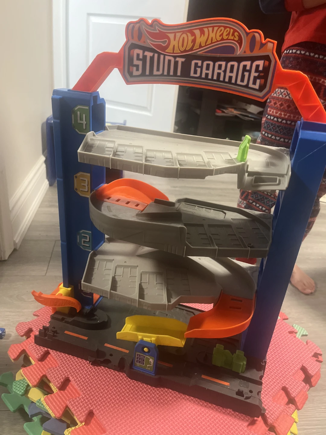 Hot Wheels Stunt Garage Playset