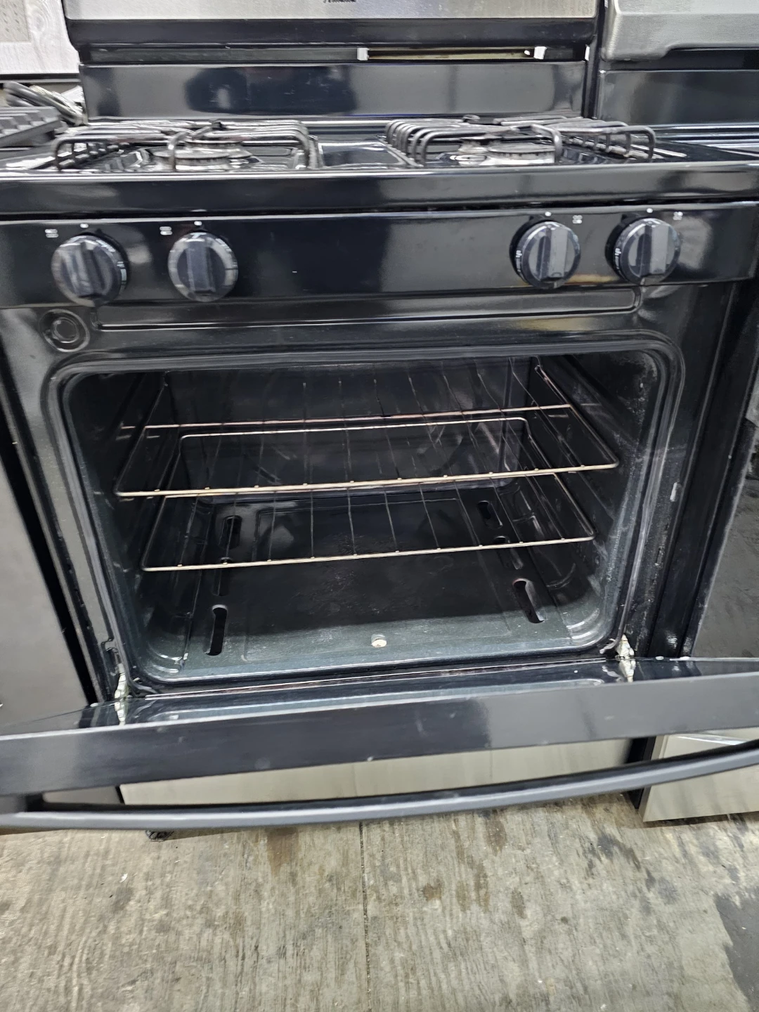 Amana 30in Stainless Steel Gas Stove - photo 2
