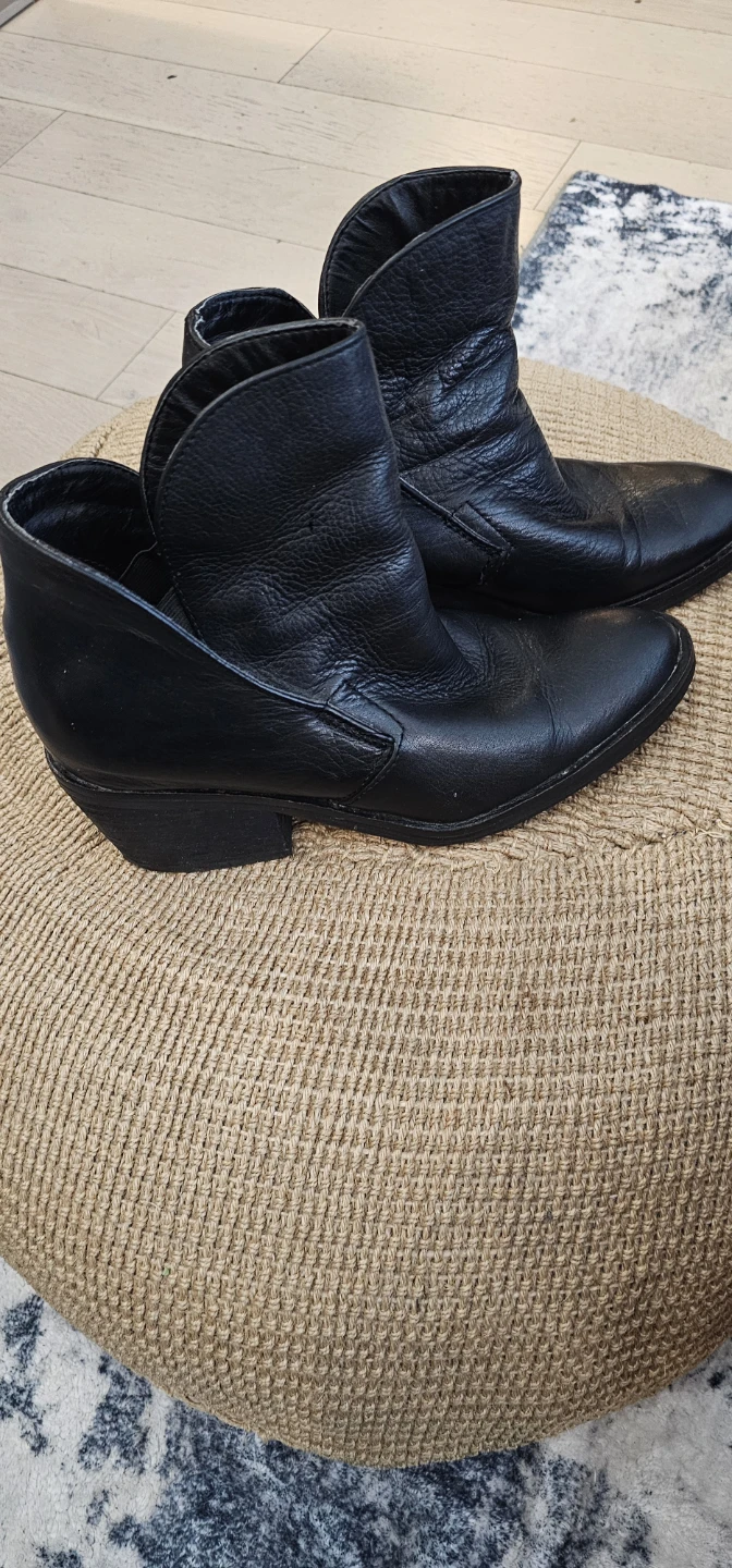 Dolce Vita Black Leather Ankle Boots - photo 4