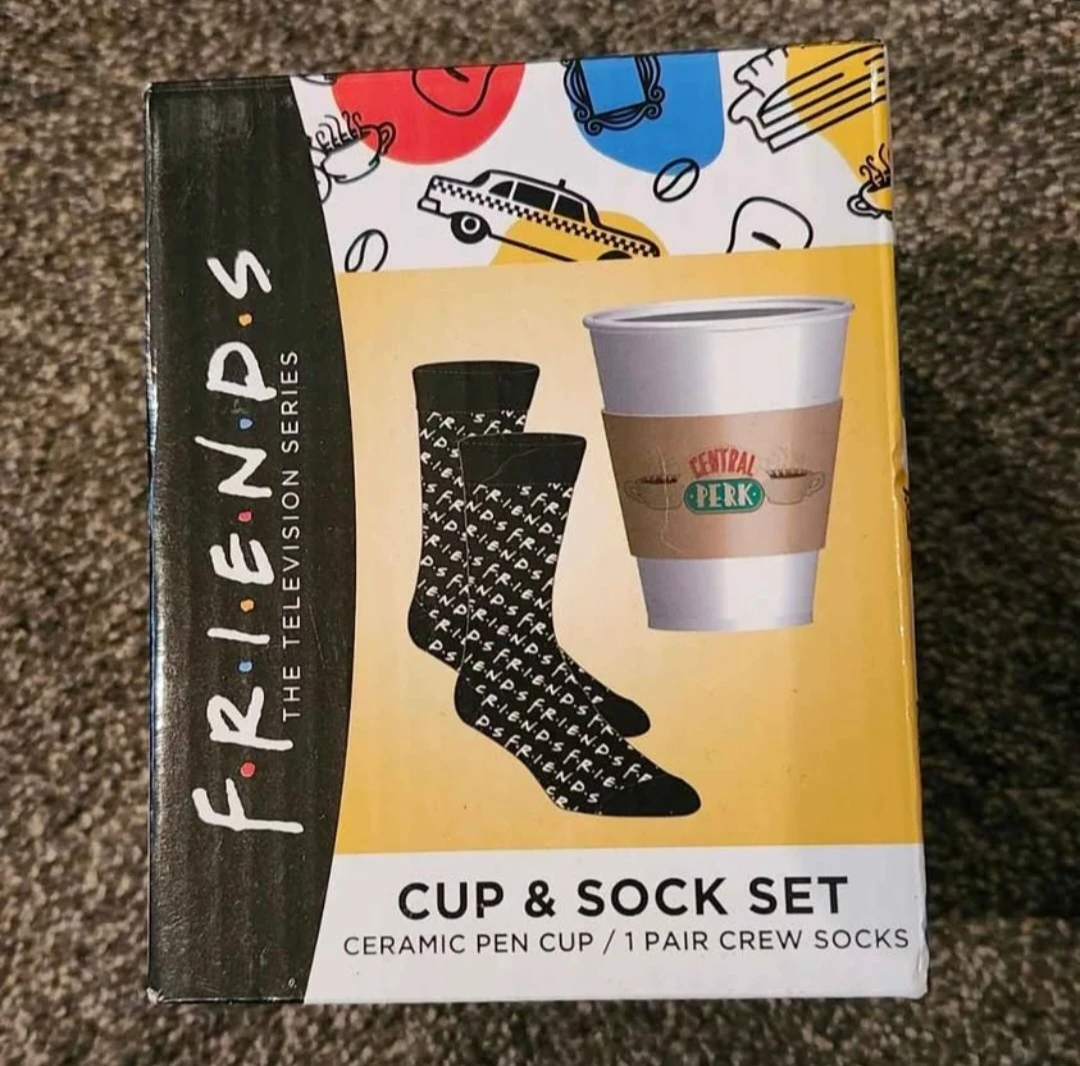 Friends Central Perk Cup & Sock Set⚽