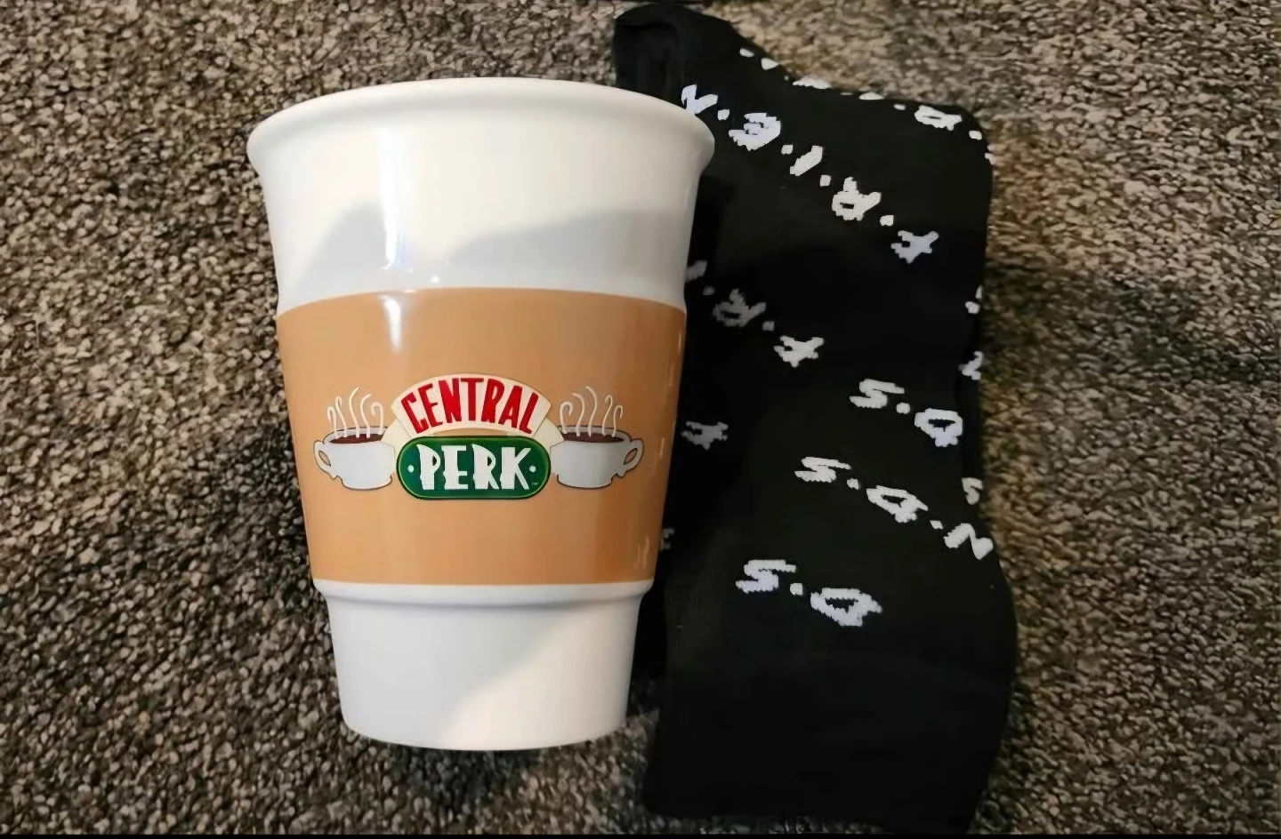 Friends Central Perk Cup & Sock Set⚽ - photo 2