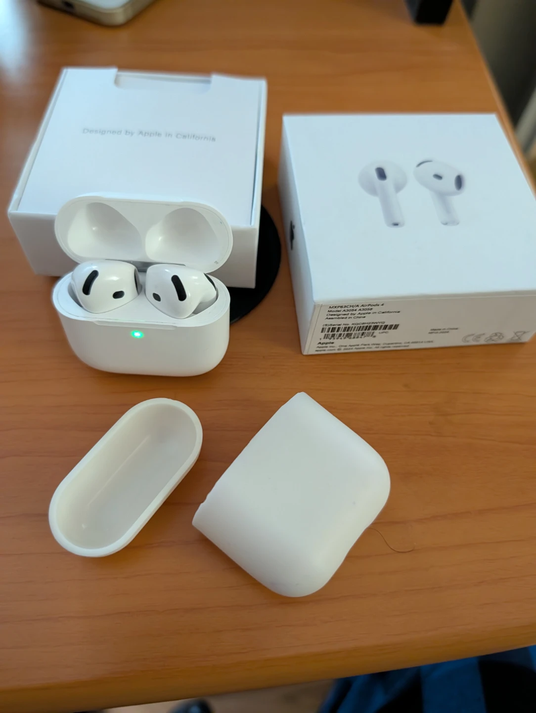 Apple AirPods 4 with Charging Case