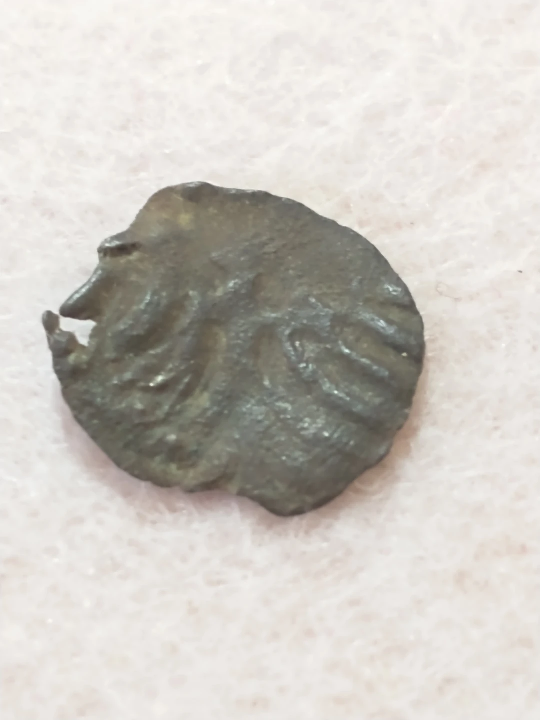 Unattributed Medieval Eagle and Crown Coin - photo 4