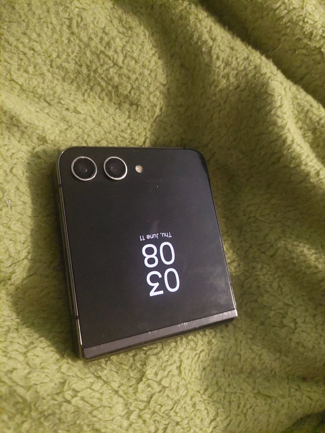 Samsung Galaxy Z Flip5 SM-F731U Cell Phone - photo 3