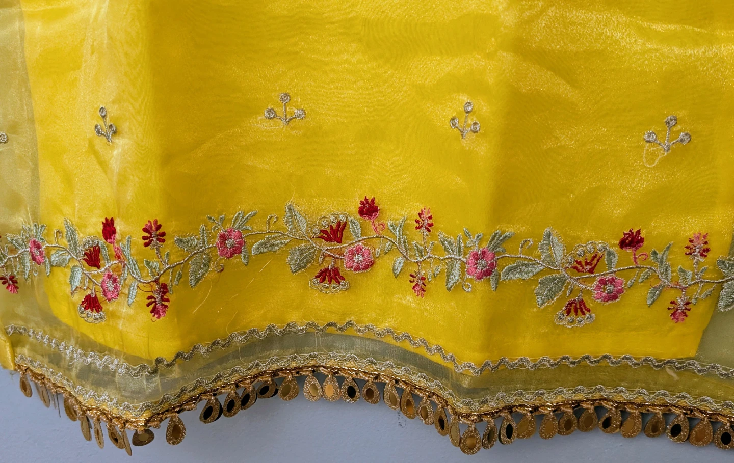Yellow Embroidered Kurti with silk ns - photo 2