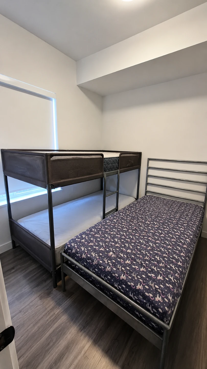 Metal Twin/Single Bed Frame – No Mattress - photo 2