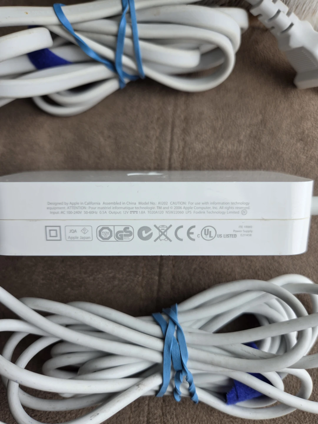 Genuine Apple A1202 Charger 12V 1.8A AC Adapter  22W - photo 4