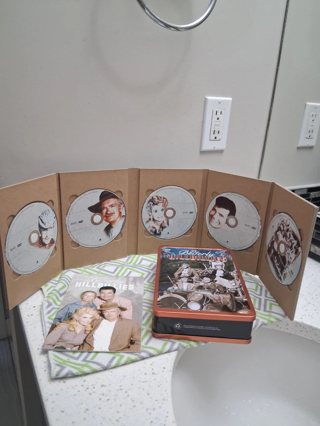 The Beverly Hillbillies Collector's Edition DVD Set - photo 2