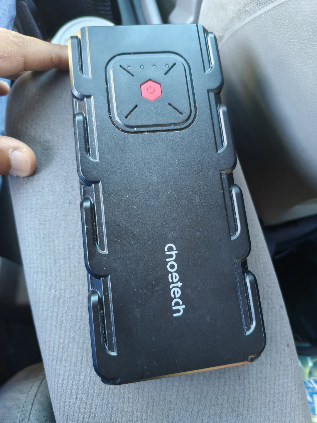 Car Jump Starter 1000 starts with USB.16000 mah battery.