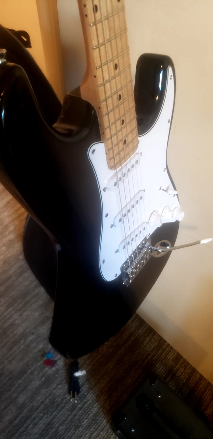 Silvertone Guitar with Amplifier and Gig Bag - photo 5