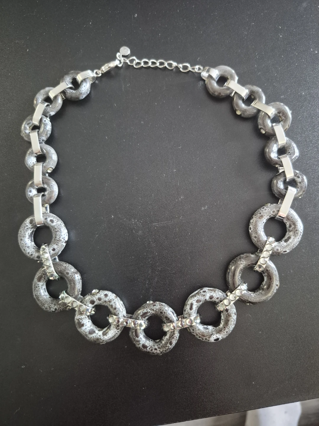 Fifth Avenue - Chunky Ring Necklace with Rhinestones