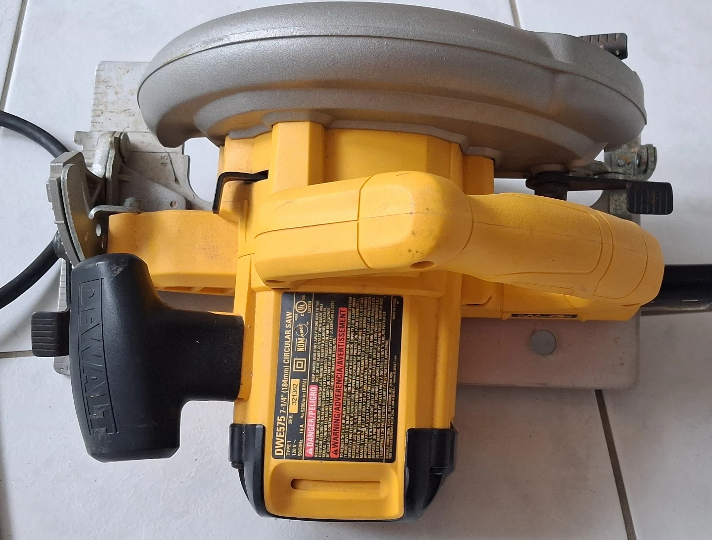 DEWALT DWE575 7-1/4" Circular Saw - photo 2