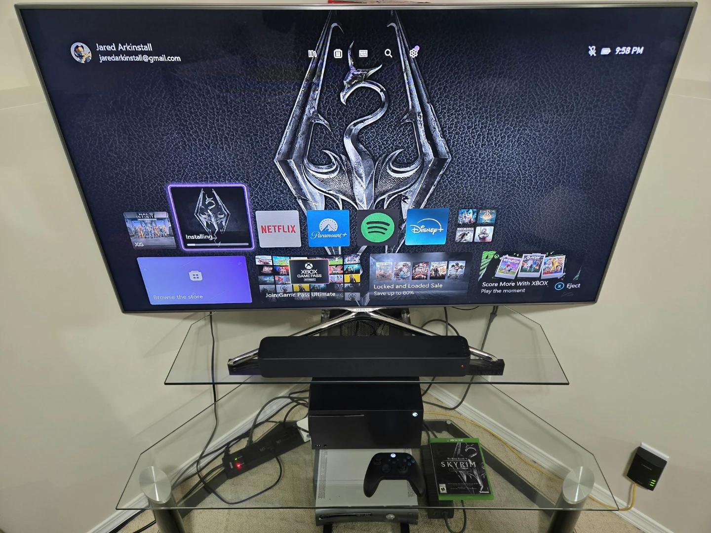 Xbox Series X 1TB Console + Skyrim Special Edition - photo 2