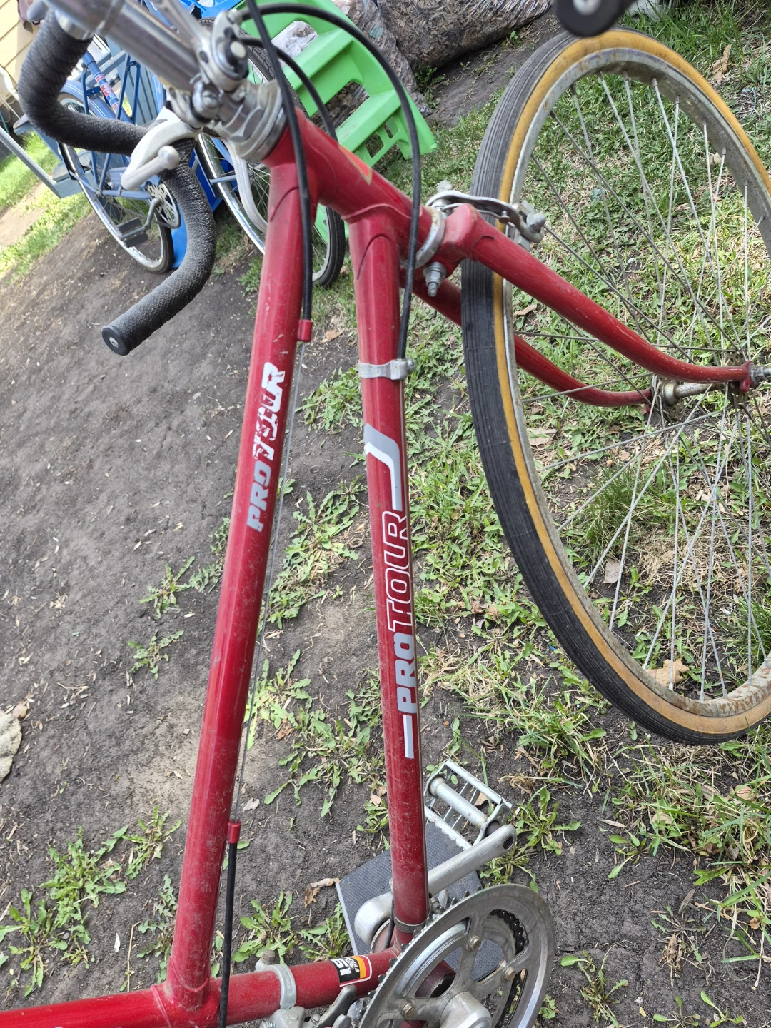 Red Pro Tour Road Bike - photo 2