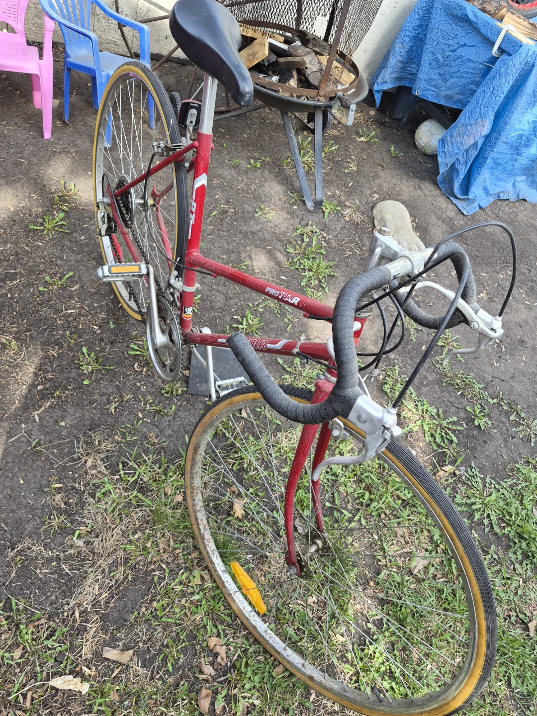 Red Pro Tour Road Bike - photo 3
