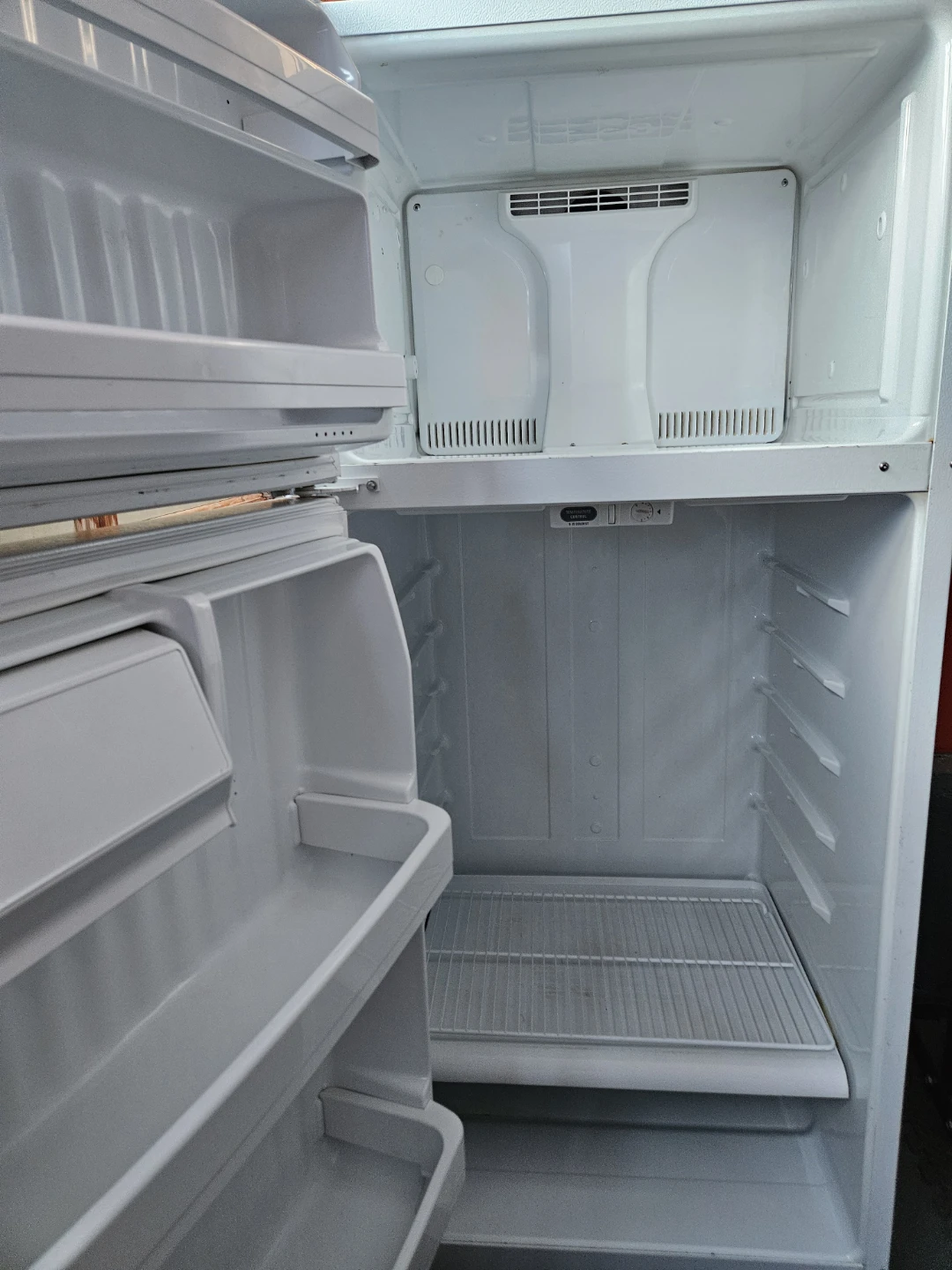 Moffat White Fridge - photo 2