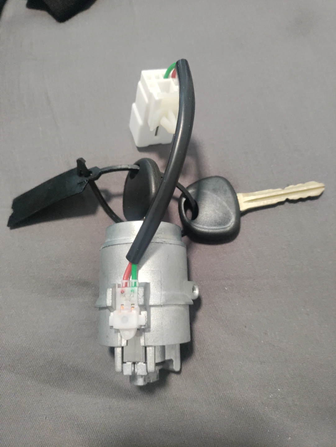 Ignition Switch Lock Cylinder with Keys - photo 2
