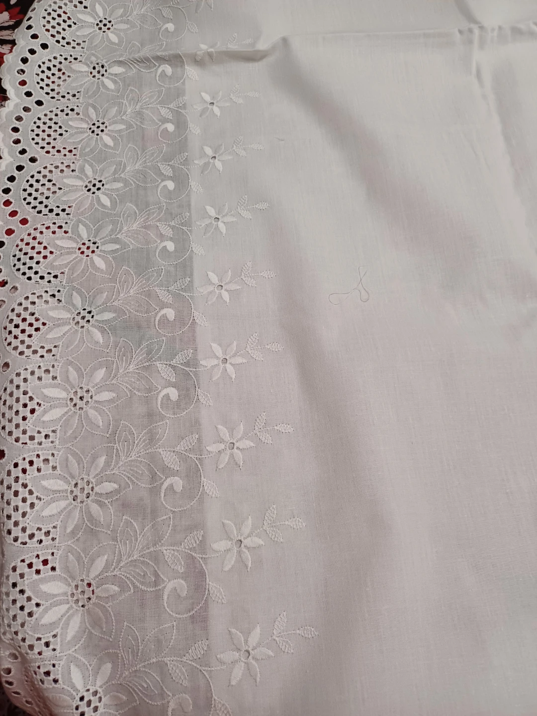 White Embroidered bed sheets set - photo 3