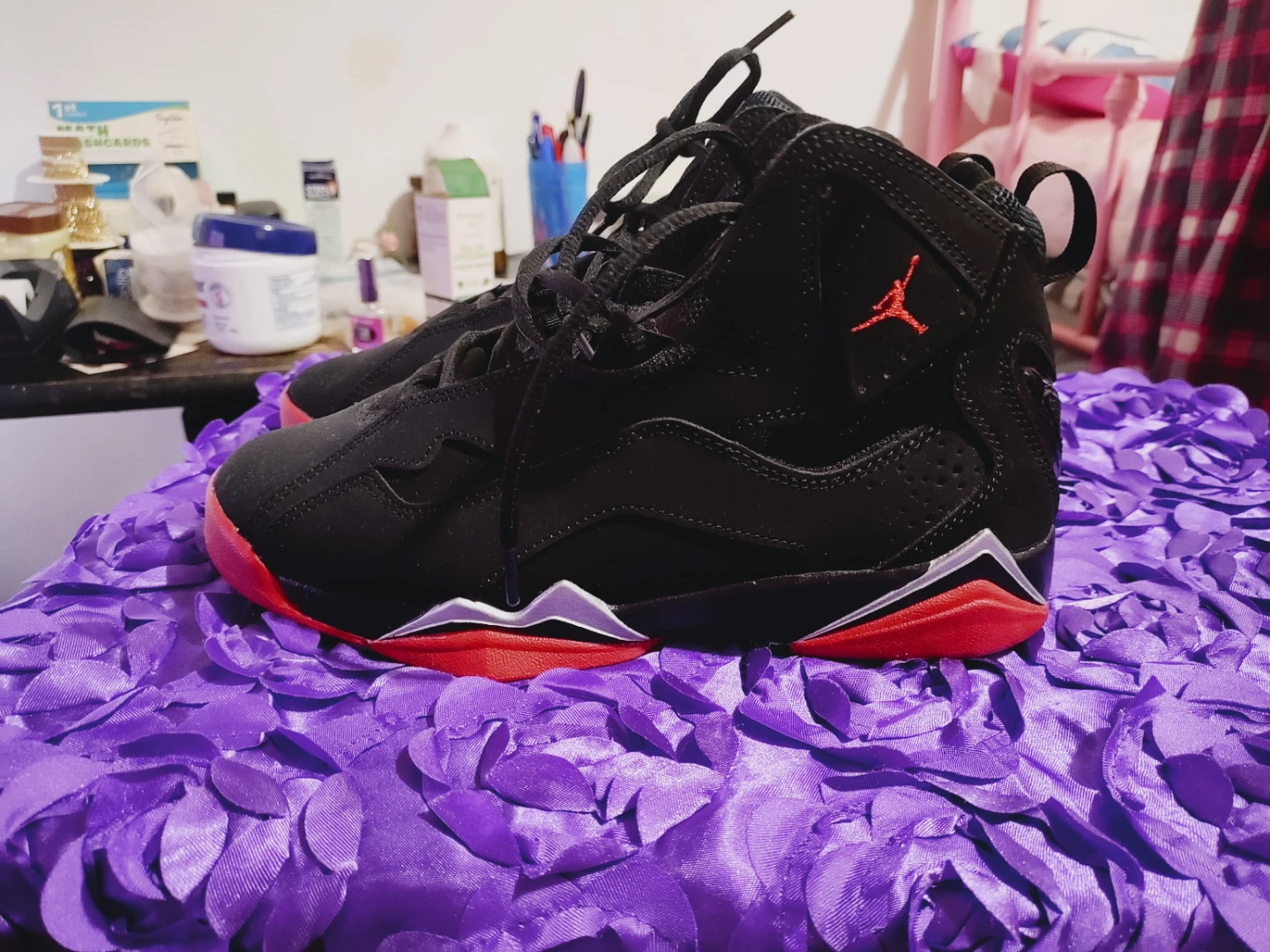 Jordan True Flight Black Red Basketball Shoes size 5.5Y - photo 2