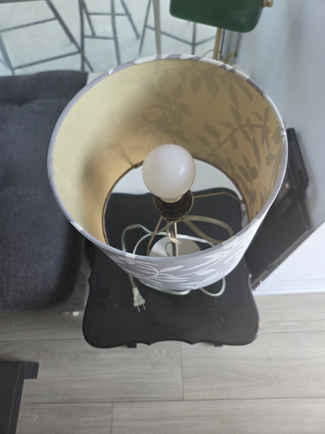 Table Lamp with Floral Shade - photo 3