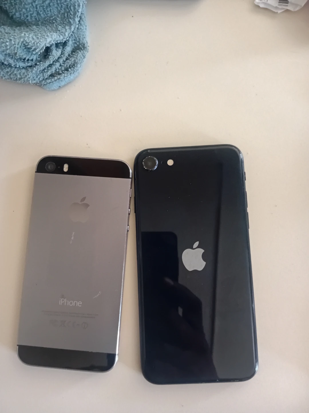 2 iphones