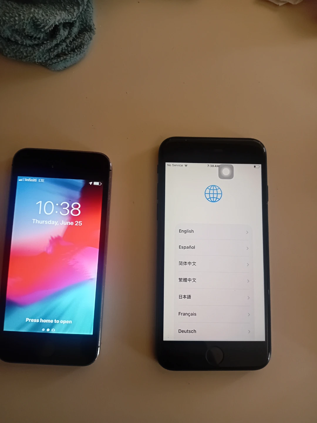 2 iphones - photo 2