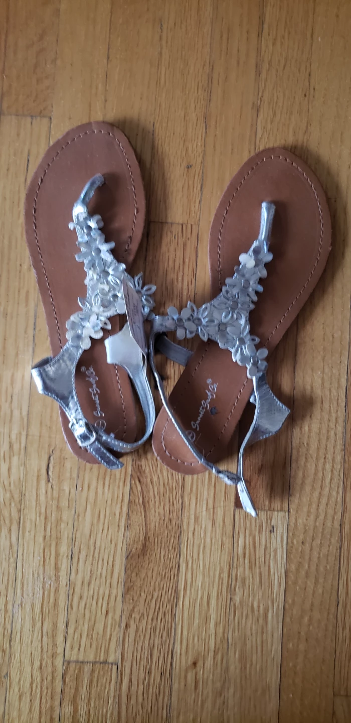 Assorted Women's Sandals 6 pairs for $30 - photo 3