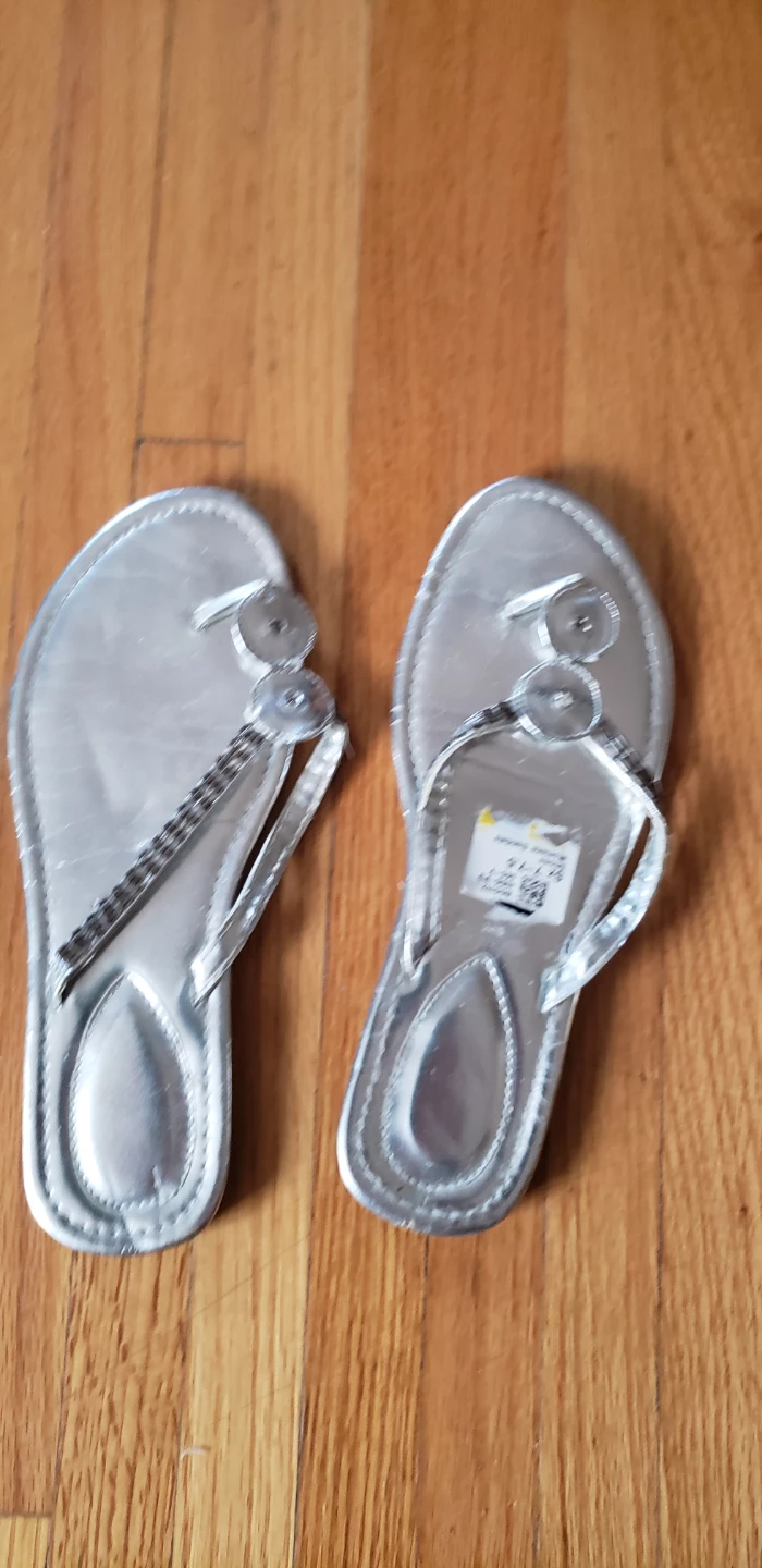 Assorted Women's Sandals 6 pairs for $30 - photo 5