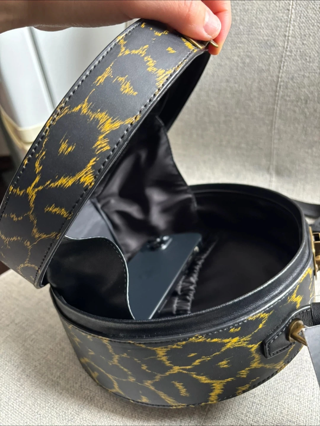 Round Vanity Case Leopard Print - photo 2