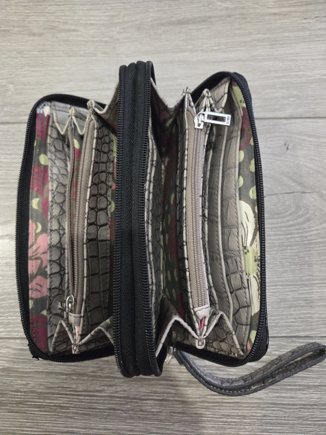 Guess Black Patent Wallet - photo 2