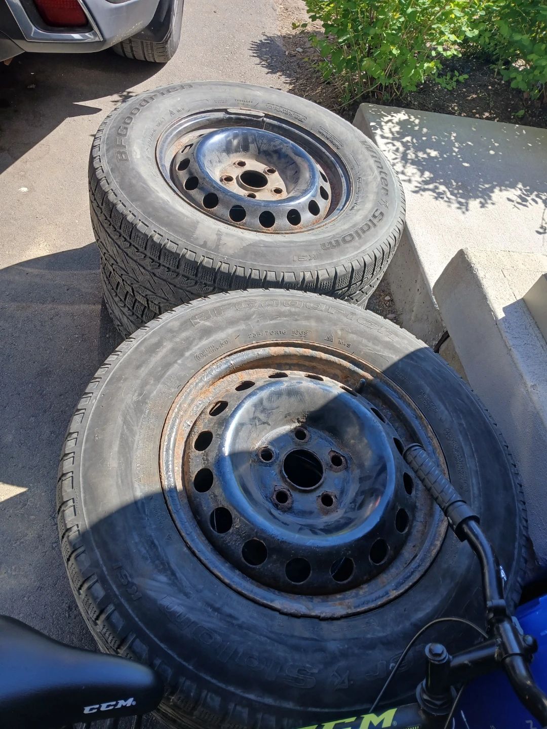 Set of 4 Winter Tires on Rims - photo 2