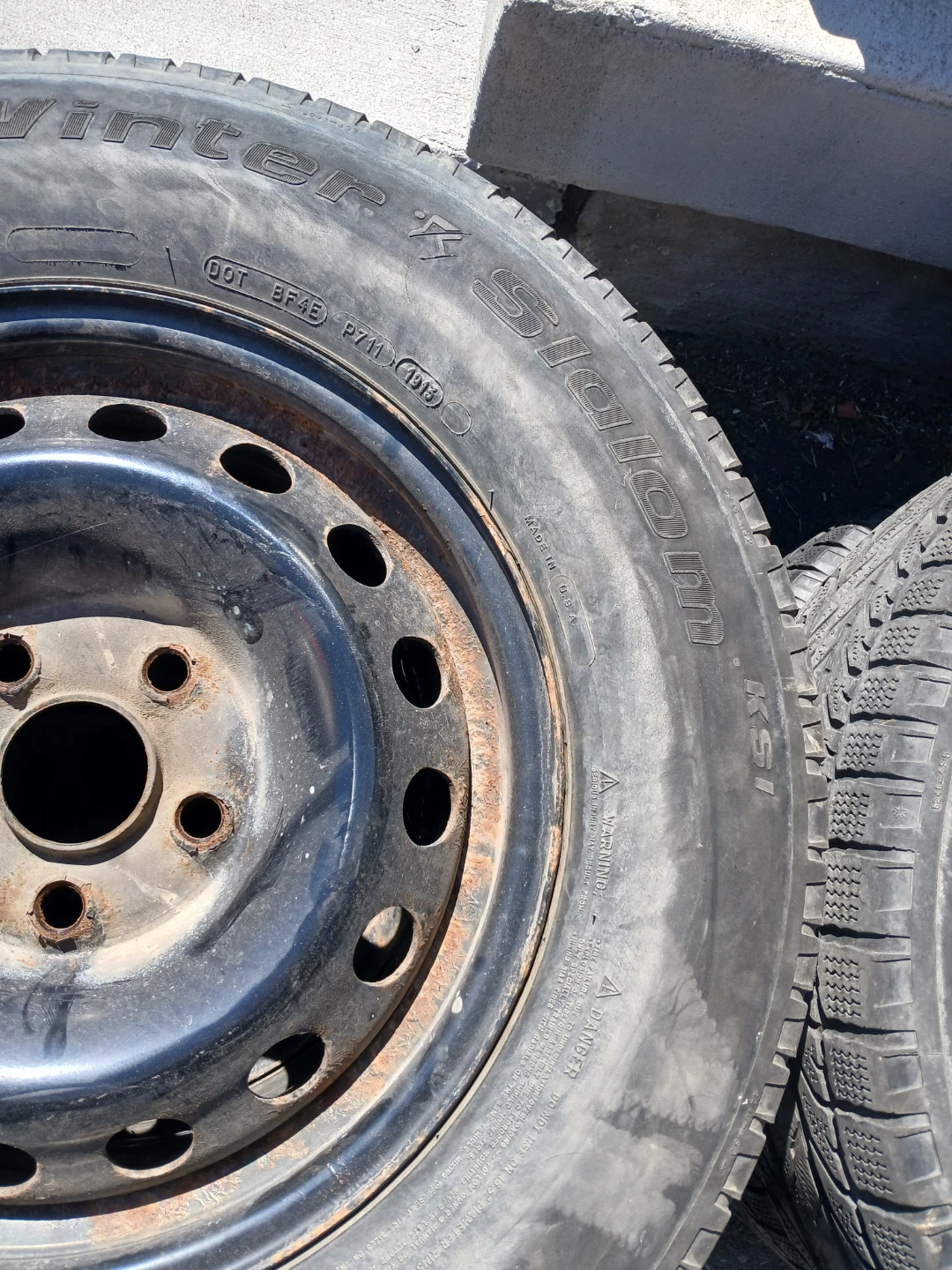 Set of 4 Winter Tires on Rims - photo 3