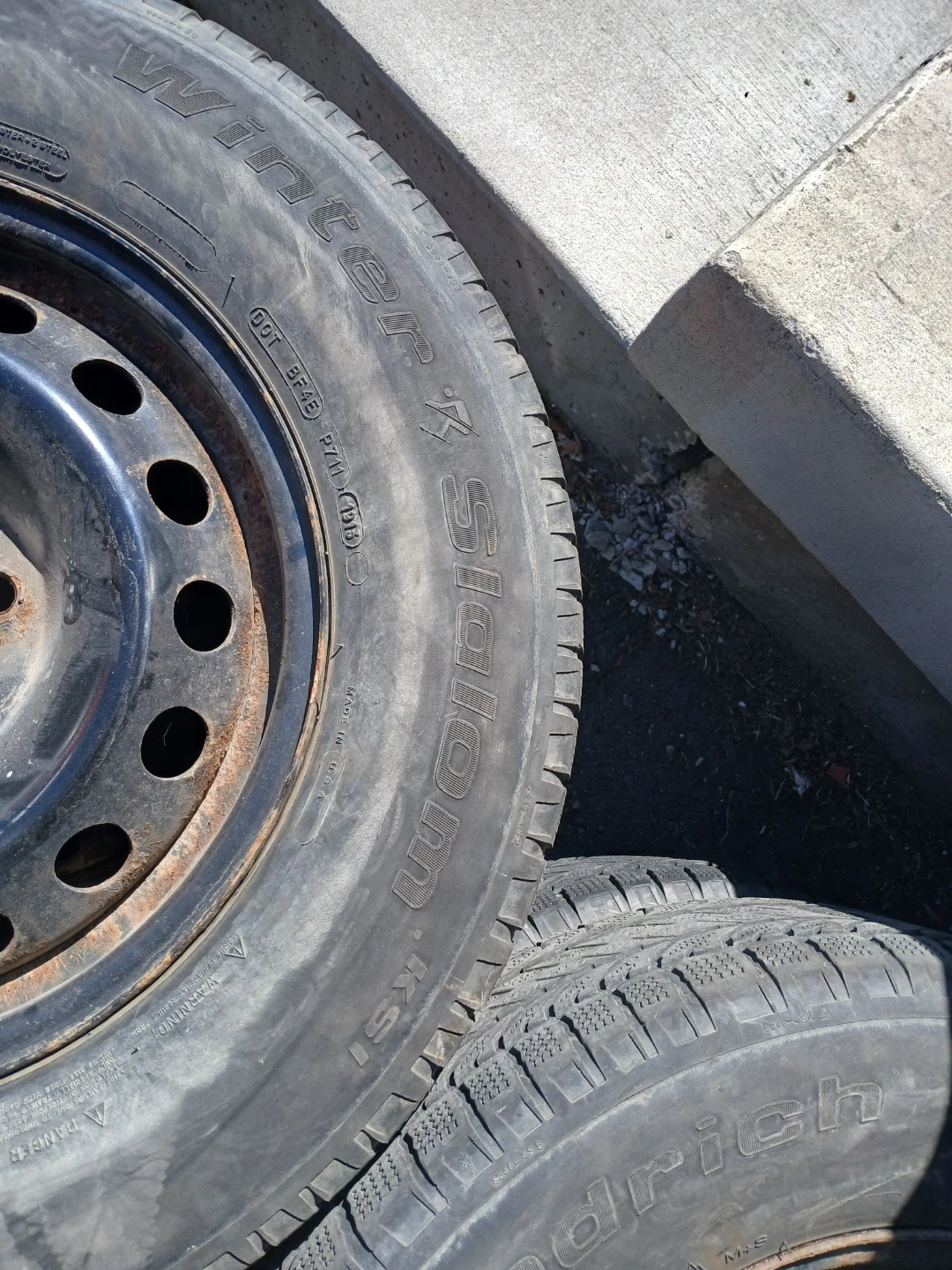 Set of 4 Winter Tires on Rims - photo 4