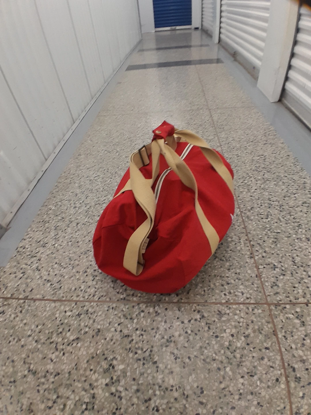 Red "I AM CANADIAN" Duffle Bag College Style - photo 4