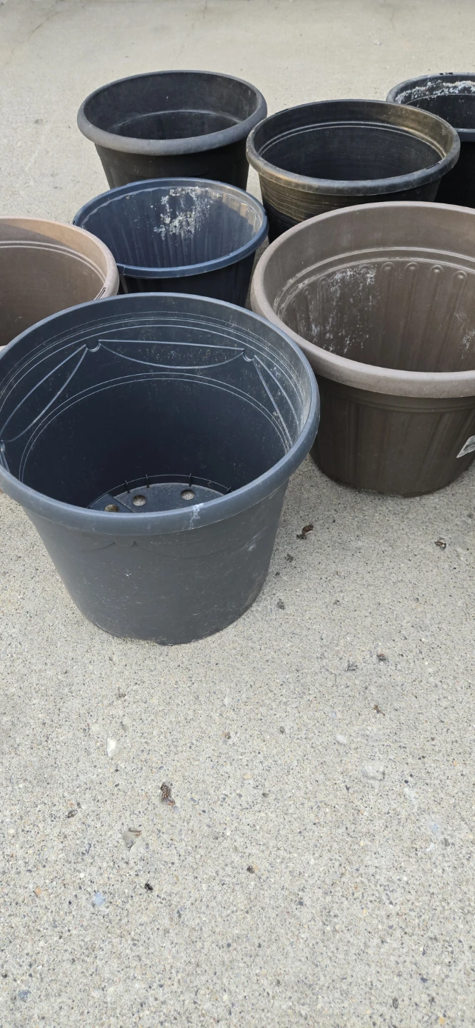 Assorted Plastic Plant Pots - photo 5