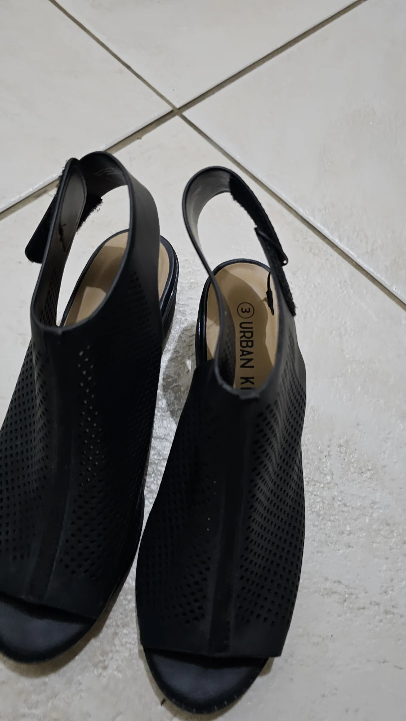 Urban Kids Women's Black Perforated Sandals Size 3 - photo 2
