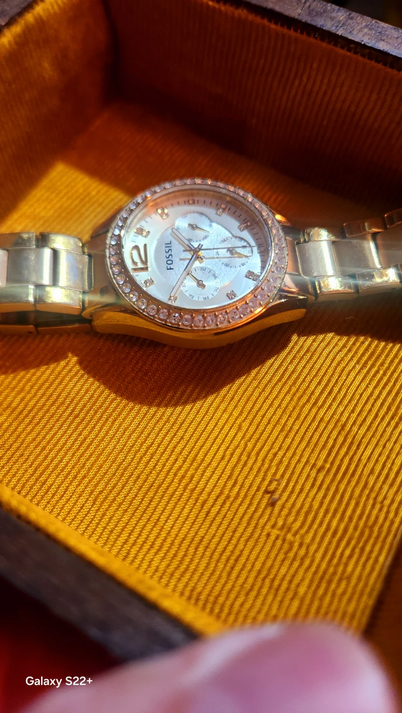 Fossil ladies gold toned watch with crystal embellishments - photo 4
