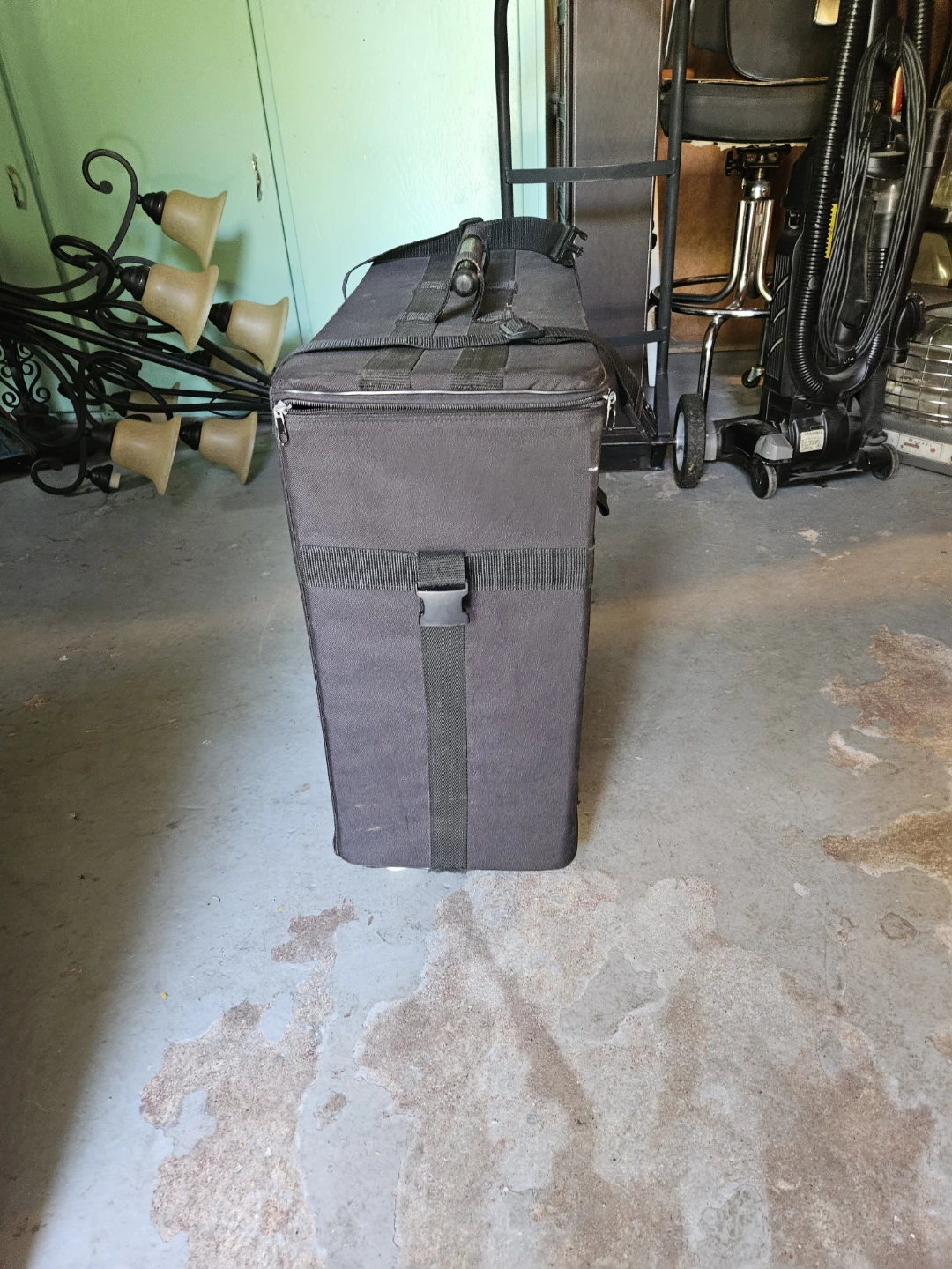 Black rolling travel case - photo 2