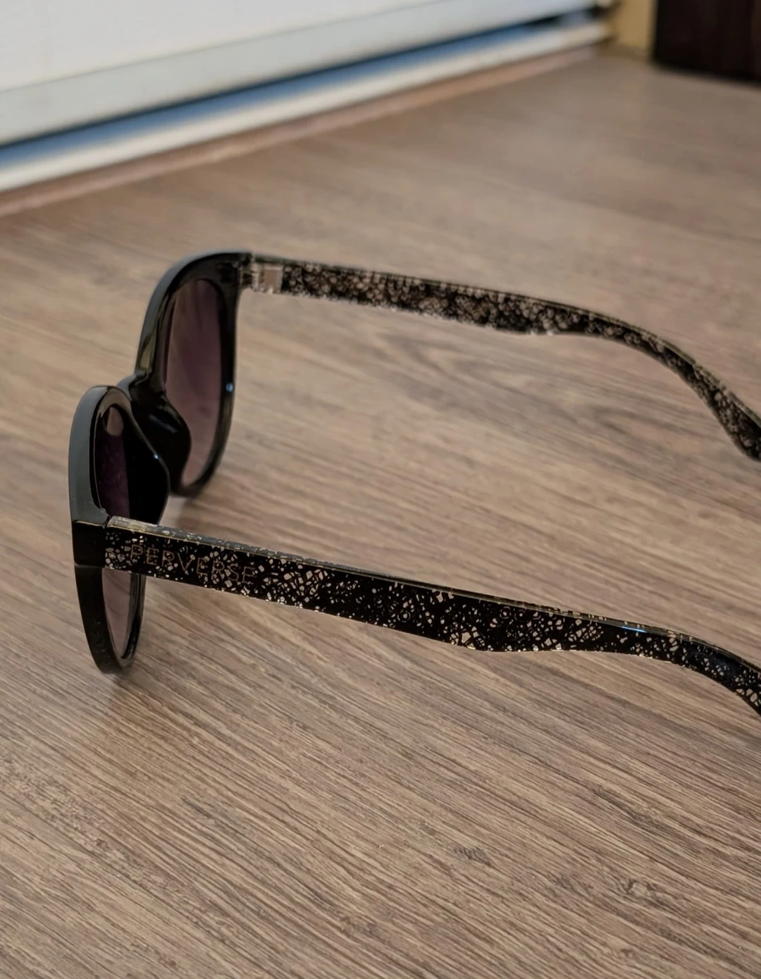 Black Cat-Eye Sunglasses with Speckled Arms - photo 2