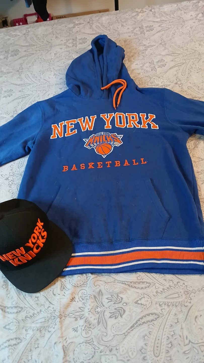 Knicks blue 💙 🤎 hoodie size Medium