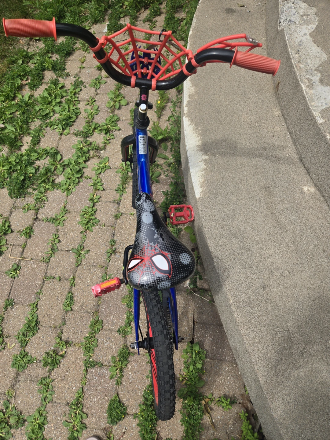 Spider-Man Kids Bike. 16 inch - photo 2